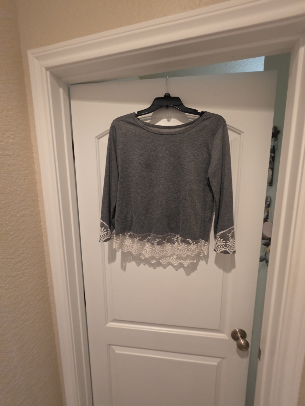 Women's Gray Lace-Hem Long Sleeve Top